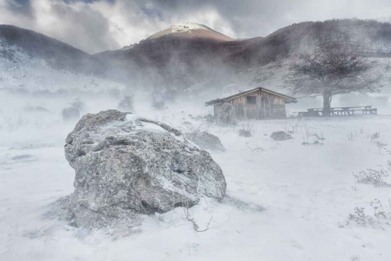 baita - bufera di neve.jpg